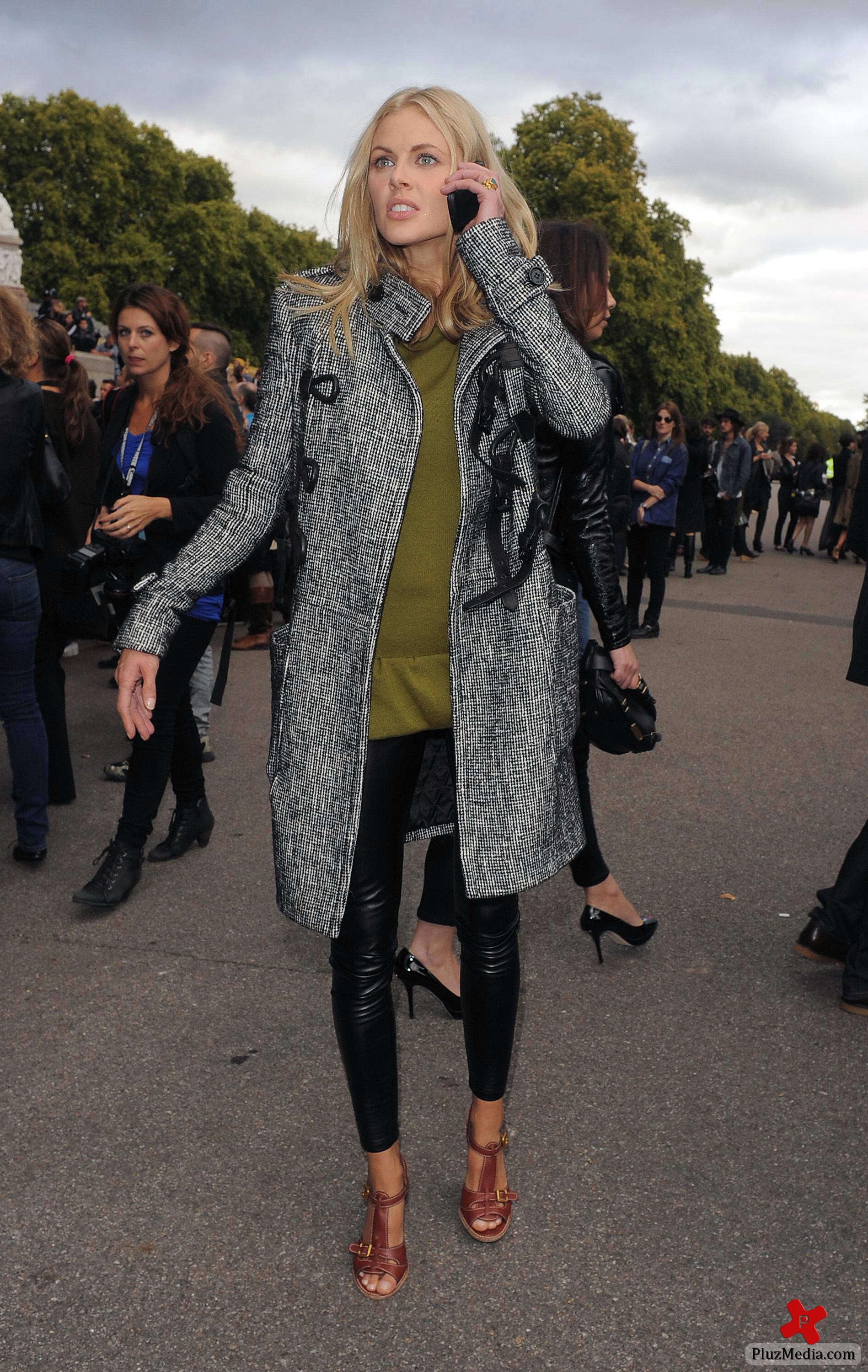 Donna Air - London Fashion Week Spring Summer 2012 - Burberry Prorsum - Outside | Picture 82283